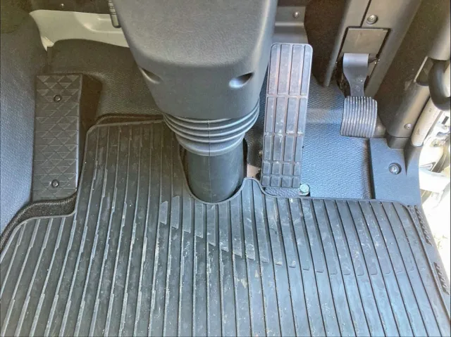 2ペダル仕様です。|三菱 スーパーグレート 2PG-FV80VYの写真23