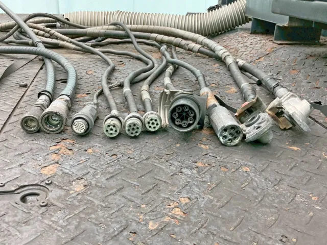 接続コネクター類です。|いすゞ ギガ QKG-EXD77AGの写真12