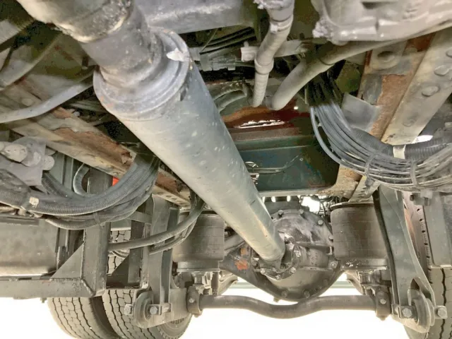 下回りの状態です。(中央前方)|いすゞ ギガ QKG-EXD77AGの写真18