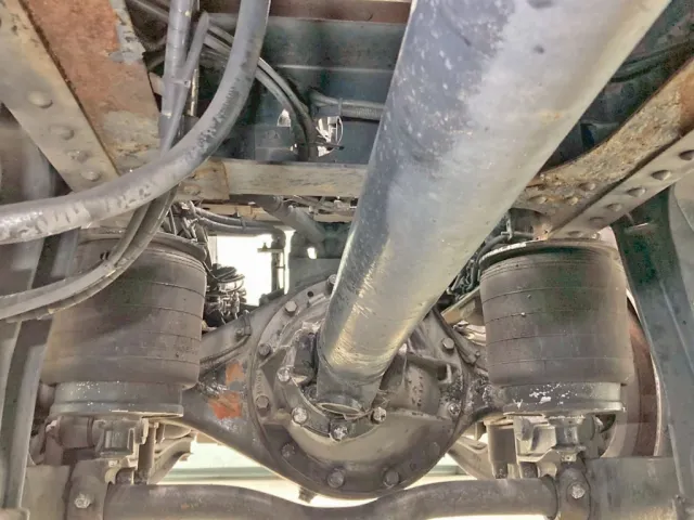 下回りの状態です。(中央後方)|いすゞ ギガ QKG-EXD77AGの写真19