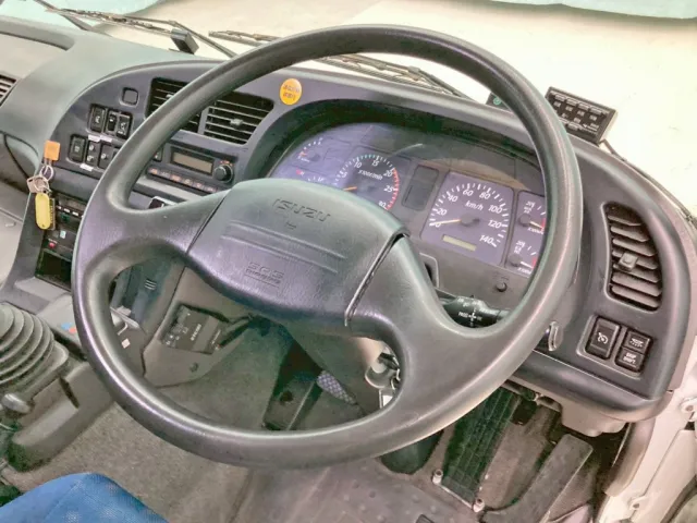 ハンドルグリップにスレがあります。|いすゞ ギガ QKG-EXD77AGの写真29