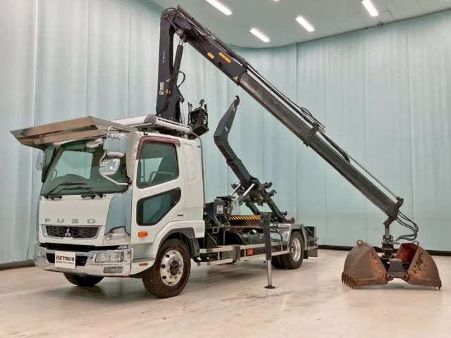 フロント周り、メッキパーツで飾っています。|三菱 ファイター QKG-FK62FZの写真1