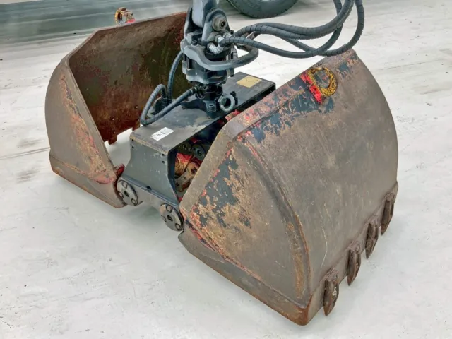 グラップルのローテーターは360度回転式です。(グラップルの左右上部に少々曲がりがあります)|三菱 ファイター QKG-FK62FZの写真12