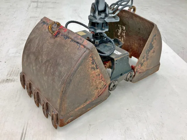 グラップルのローテーターは360度回転式です。(グラップルの左右上部に少々曲がりがあります)|三菱 ファイター QKG-FK62FZの写真13