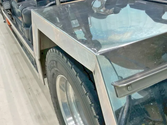 助手席側リヤフェンダー後方にヘコミがあります。|三菱 ファイター QKG-FK62FZの写真26