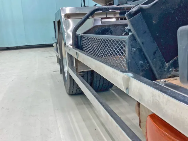 運転席側サイドバンパーにヘコミがあります。|三菱 ファイター QKG-FK62FZの写真29