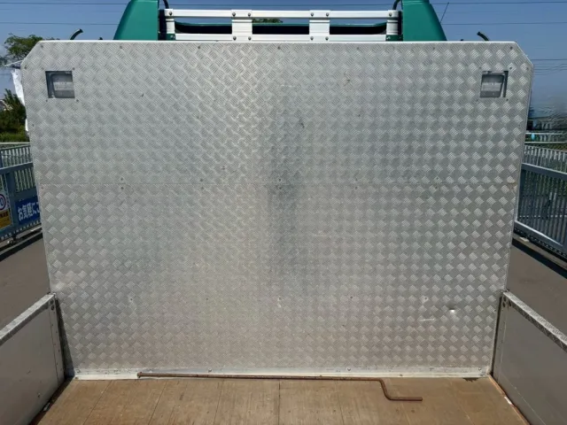 プロテクターに縞板アルミが張られています。|三菱 スーパーグレート 2PG-FU74HZの写真12