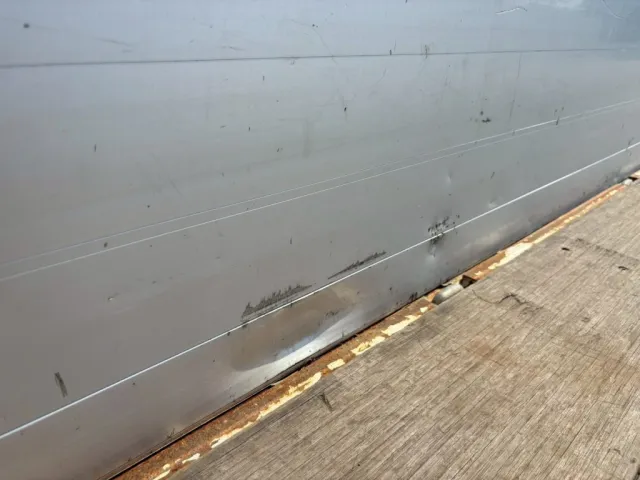 アオリ内側にへこみ傷あります。|三菱 スーパーグレート 2PG-FU74HZの写真15