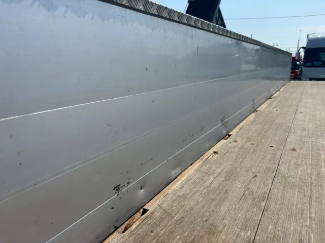 アオリ内側にへこみ傷あります。|三菱 スーパーグレート 2PG-FU74HZの写真16