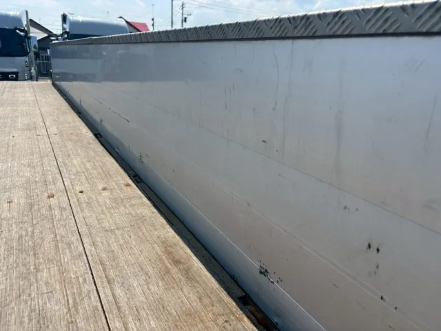 アオリ内側にへこみ傷あります。|三菱 スーパーグレート 2PG-FU74HZの写真19