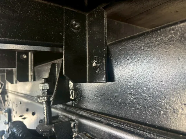 縦横ネタ結合ステーが浮いている箇所があります。|三菱 スーパーグレート 2PG-FU74HZの写真24