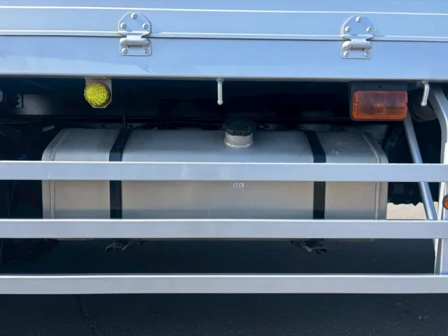 燃料タンクは300Lです。|三菱 スーパーグレート 2PG-FU74HZの写真31