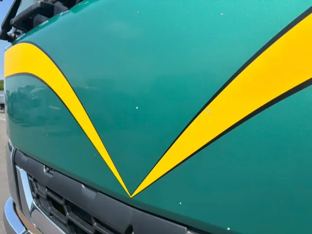 フロントパネルに飛び石、塗装剥げあります。|三菱 スーパーグレート 2PG-FU74HZの写真34