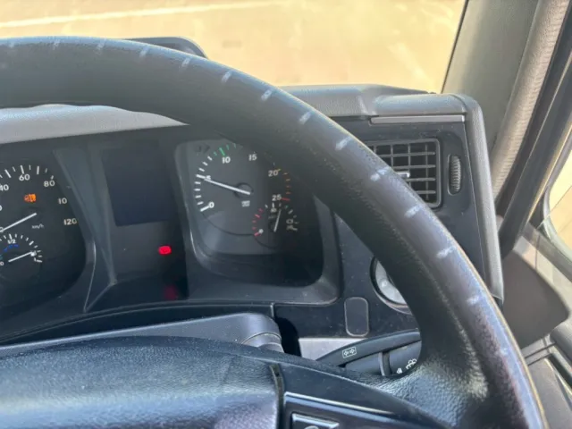 ハンドルに擦れ、カバー取付跡あります。|三菱 スーパーグレート 2PG-FU74HZの写真38