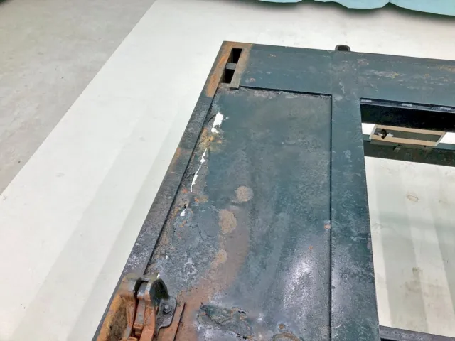 床板後方運転席側に腐食・穴あきがあります。|日通  NT2340の写真16