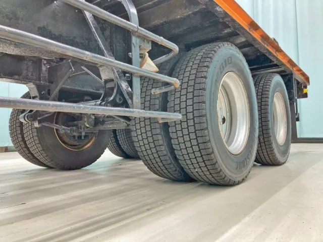 8輪です。|日通  NT2340の写真17