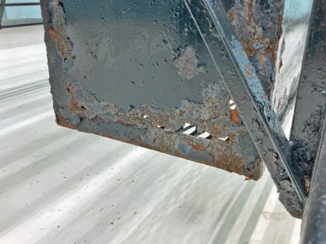 りん木入れ側面に腐食・穴あきがあります。|日通  NT2340の写真29