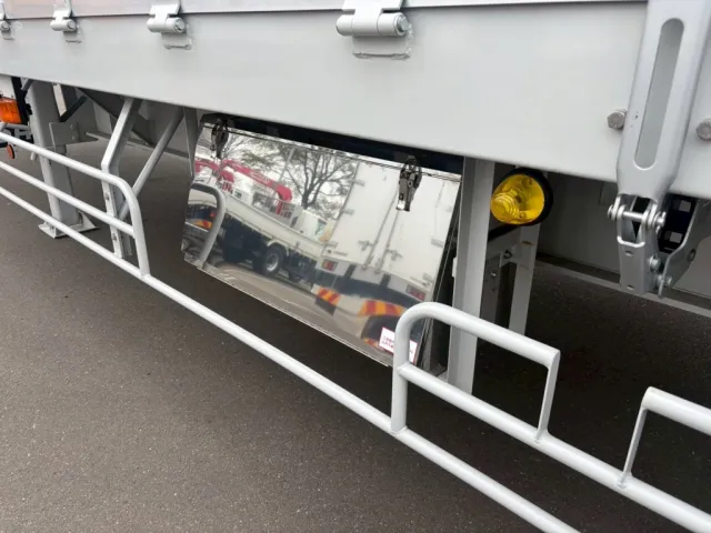 助手席側にステンレス製の工具箱が付いています。|東邦  TE28H8C21改の写真23