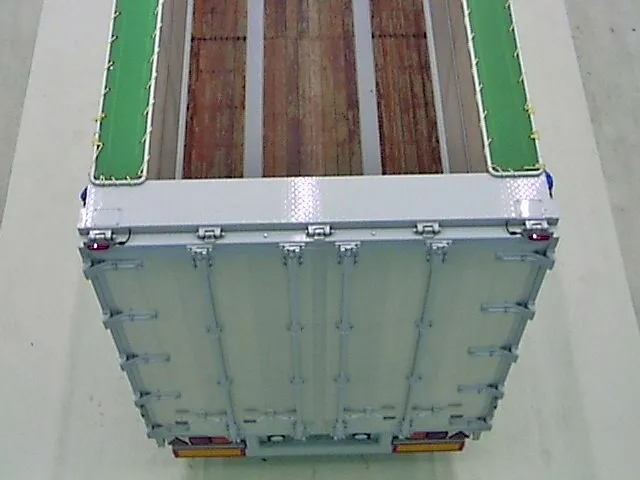 天井後方の状態です。(ヒンジが5つ付いています)|東邦  TE28H8C21改の写真10