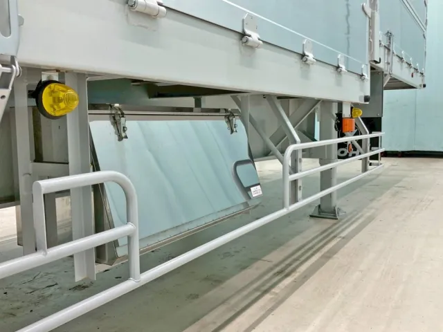 運転席側にステンレス製の工具箱が付いています。|東邦  TE28H8C21改の写真29