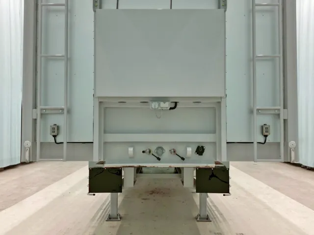 ボディー前方左右にバランス式アオリの開閉スイッチが付いています。(下段は手動式)|東邦  TE28H8C21改の写真31