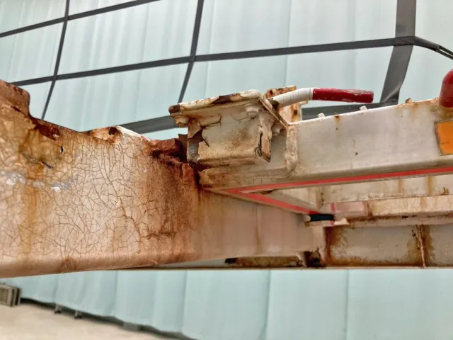 2F中フロアー跳ね上げ部のロック不良です。(助手席側)|ハマナ  HST109SJTDの写真21