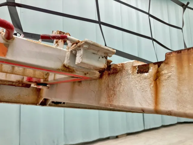 2F中フロアー跳ね上げ部のロック不良です。(運転席側)|ハマナ  HST109SJTDの写真22