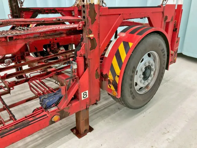 タイヤを張り出した状態です。(助手席側リヤフェンダー前方に腐食・穴あきがあります)|ハマナ  HST109SJTDの写真29