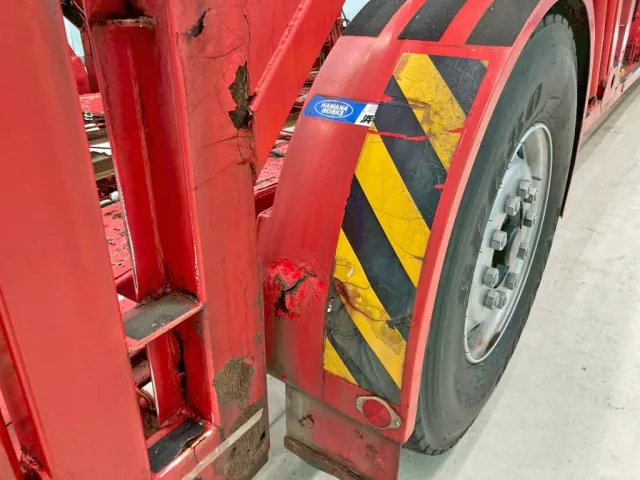 運転席側リヤフェンダー後方に腐食・穴あきがあります。|ハマナ  HST109SJTDの写真32