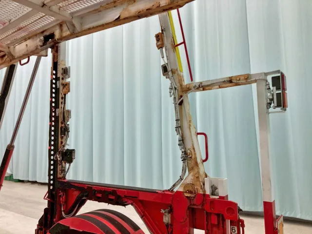 運転席側後方内側にも上物の操作スイッチが付いています。|ハマナ  HST109SJTDの写真40