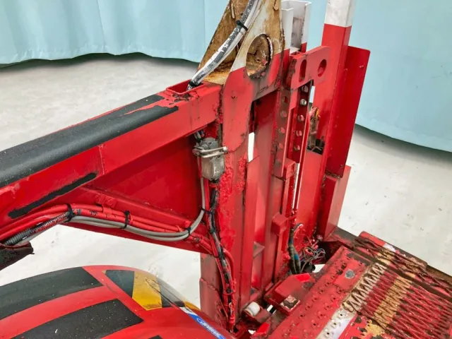 後部運転席側センサースイッチに曲がりがあります。|ハマナ  HST109SJTDの写真43