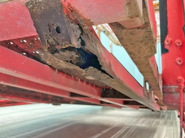 1F中フロアー助手席側前方に腐食・穴あきがあります。|ハマナ  HST109SJTDの写真44