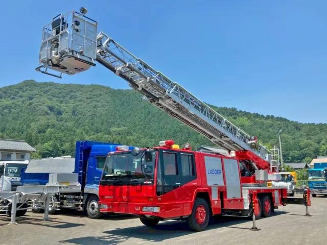 ハシゴは4段です。|日野  KL-PR4FPHFの写真1