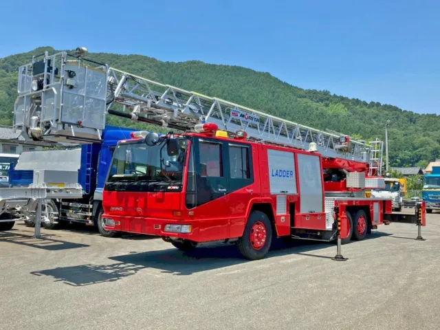 ハシゴ格納前の状態です。|日野  KL-PR4FPHFの写真2