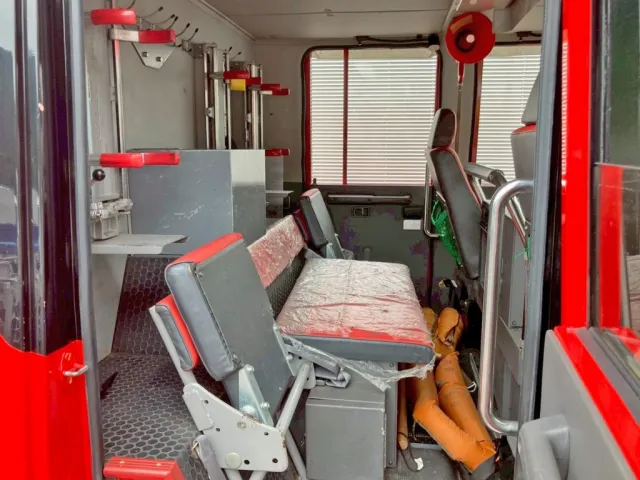 後列の乗車定員は4名です。|日野  KL-PR4FPHFの写真13