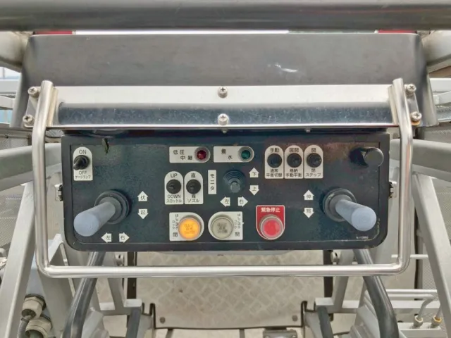 バケット内の各種操作スイッチです。|日野  KL-PR4FPHFの写真40