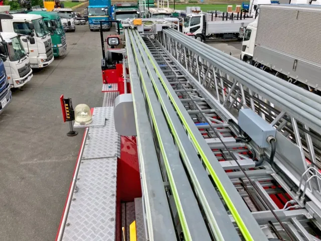 ハシゴ上部を前方から見た状態です。|日野  KL-PR4FPHFの写真42