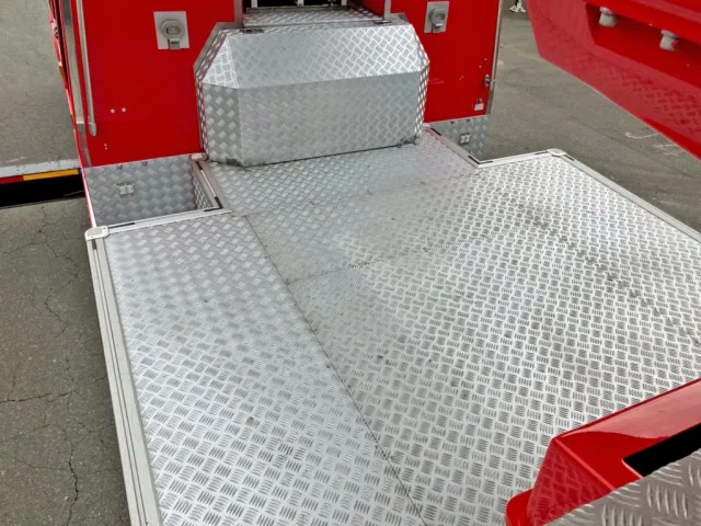 踊り場は縞板アルミです。(助手席側)|日野  KL-PR4FPHFの写真45