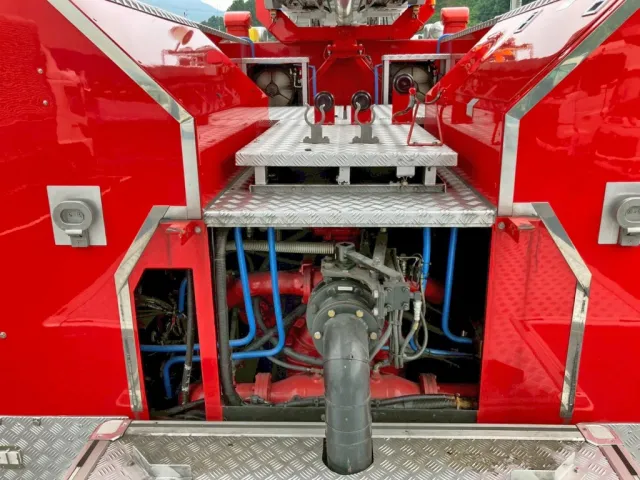 踊り場前方のフタを外した状態です。|日野  KL-PR4FPHFの写真48