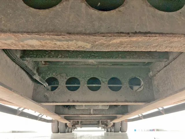 下まわりの状態です。(中央前方)|THT  不明の写真9