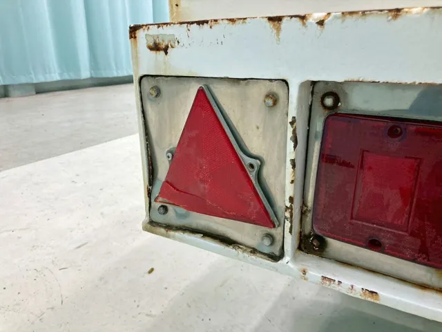 助手席側三角板に割れがあります。|THT  不明の写真24