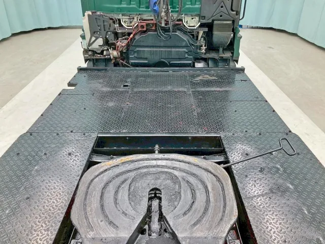 踊り場の状態です。|いすゞ ギガ QDG-EXZ52BJの写真10