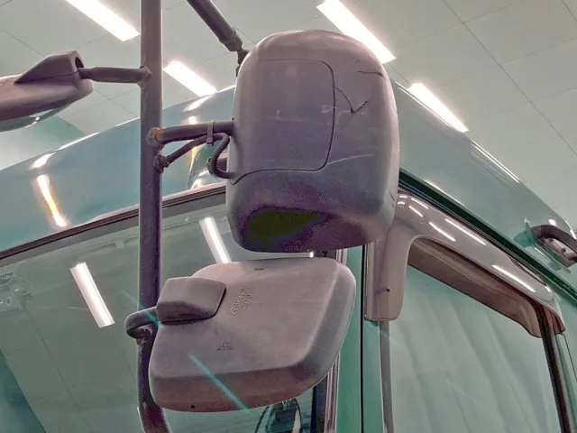 助手席側サイドミラーカバーに割れがあります。|いすゞ ギガ QDG-EXZ52BJの写真19