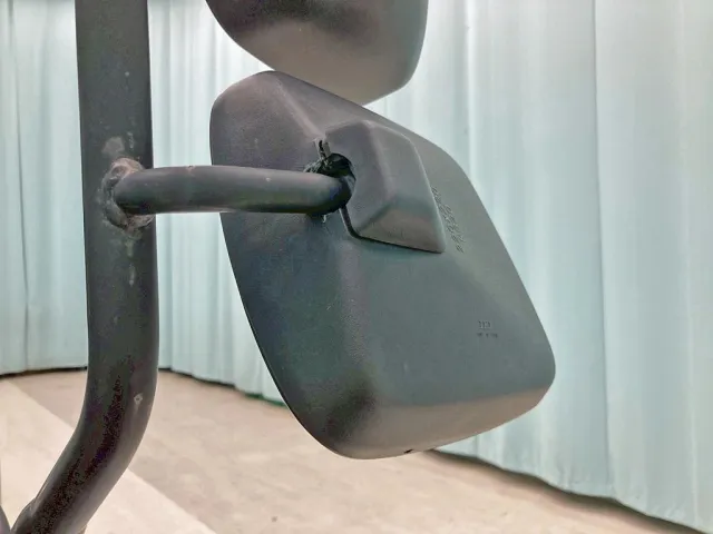 助手席側補助サイドミラー取り付け部に割れあります。|いすゞ ギガ QDG-EXZ52BJの写真21