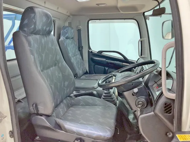 ベットレスキャビンです。|日野 レンジャー TKG-FC9JGAP(2WD)の写真8