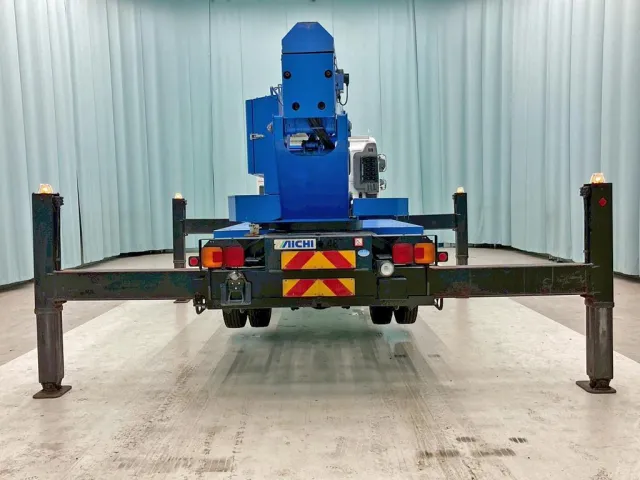 アウトリガーを張り出した状態です。|日野 レンジャー TKG-FC9JGAP(2WD)の写真11