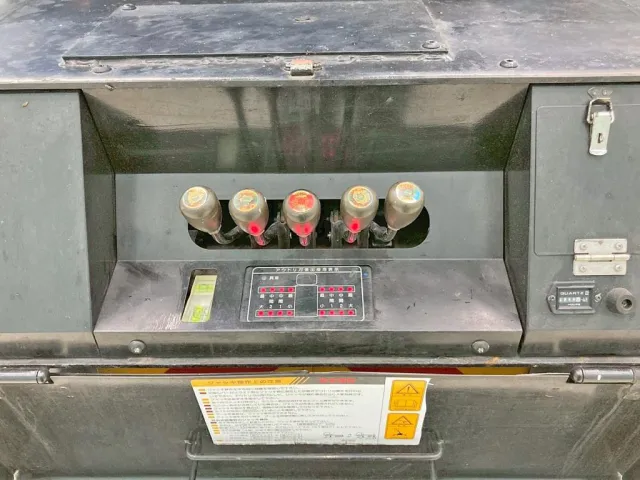 アウトリガー張り出し・伸縮の操作レバーです。|日野 レンジャー TKG-FC9JGAP(2WD)の写真12