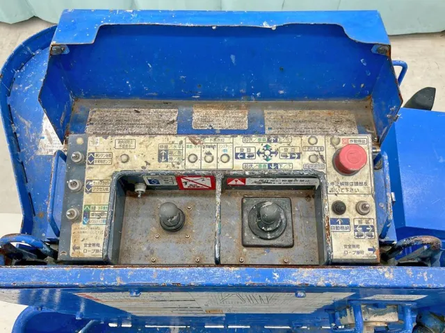 バケット内の操作スイッチです。|日野 レンジャー TKG-FC9JGAP(2WD)の写真18