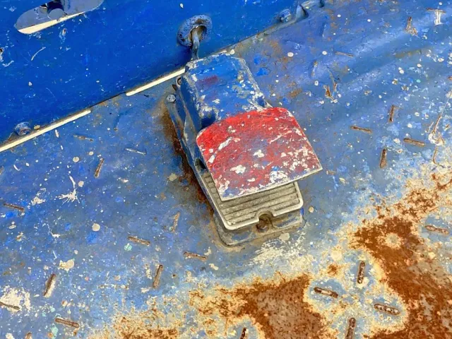 フットスイッチです。|日野 レンジャー TKG-FC9JGAP(2WD)の写真19