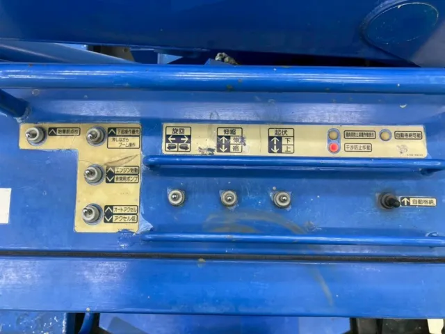 上物下部の操作スイッチです。|日野 レンジャー TKG-FC9JGAP(2WD)の写真20